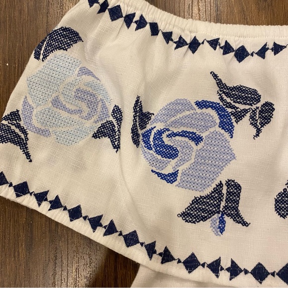 Off the shoulder floral embroidered top flowy white blue size medium boho - Picture 7 of 12